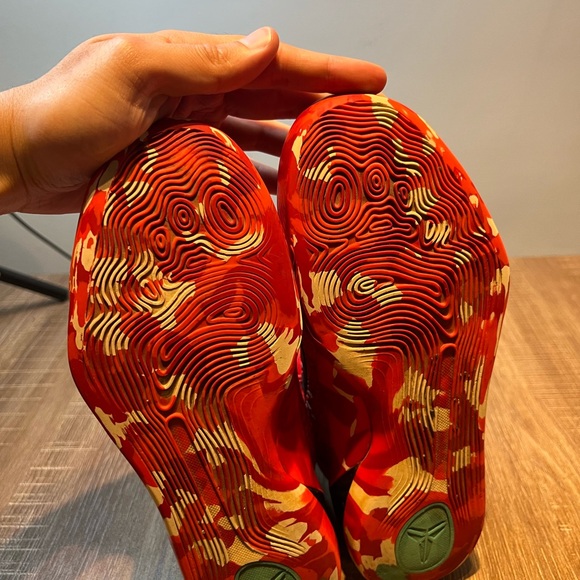 Nike Kobe 9 Elite Christmas 2014 Mens Athletic Sneaker Size 8.5 Red 630847-600 - Picture 8 of 9